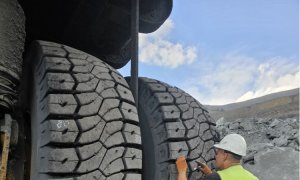 LoadMax Giant OTR tires 33.00R51 & 40.00R57